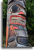Totem w Port Renfrew::Wyspa Vancouver, Kolumbia Brytyjska, Kanada::