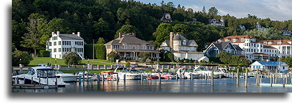 Port na wyspie Mackinac::Wyspa Mackinac, Michigan, USA::